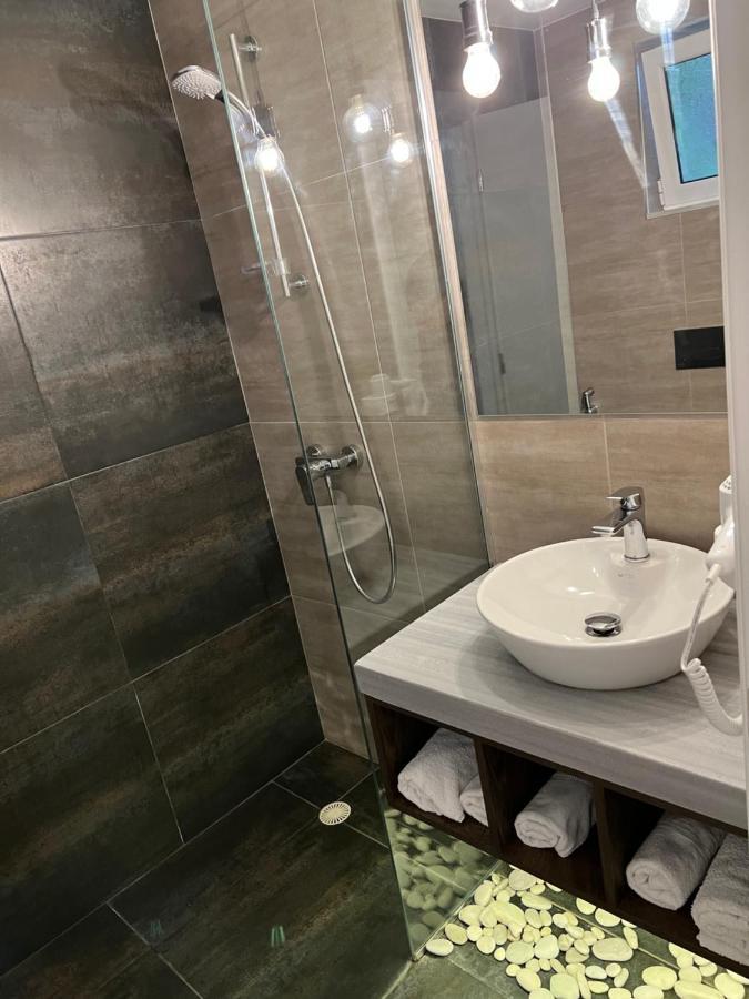Kanes Bohemian Boutique Hotel Sarandë Exteriör bild